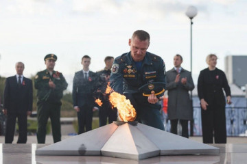 вечный огонь с Северного полюса зажжён на Кургане Славы в Десногорске - фото - 7