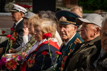 в сквере Памяти Героев прошла памятная акция, посвященная 80-й годовщине освобождения Смоленщины от фашистских захватчиков - фото - 6